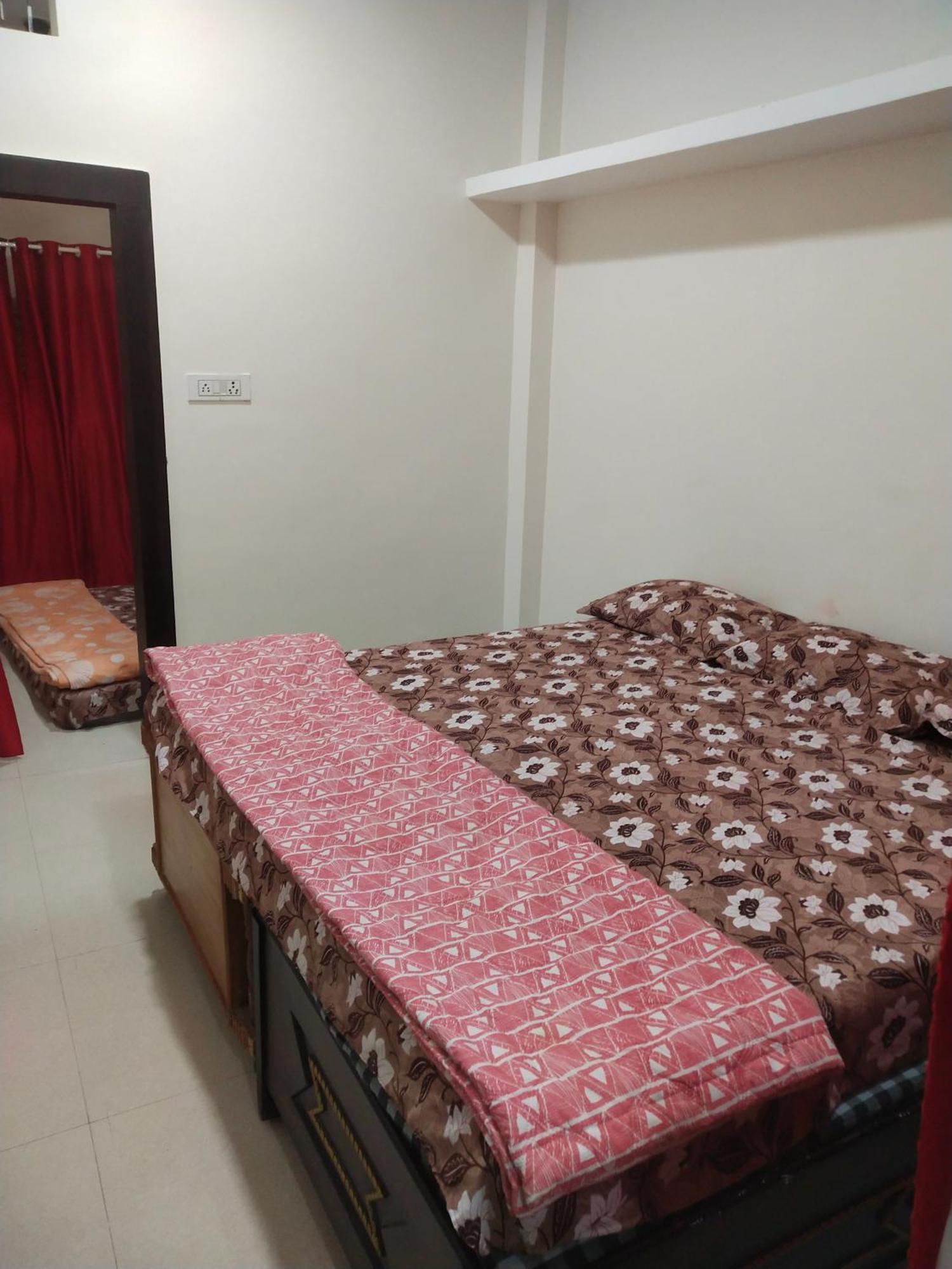 Maa Yatri Niwas Ujjain